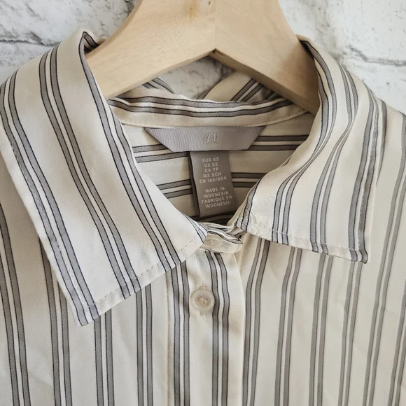 H&M Oversized Button-Down Satin Shirt - Picture 3 of 9